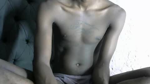 Snapshot of slim_long01 chatting on 1, 3, 2025 slim long01 online show from 1, 3, 2025