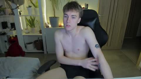 Snapshot of slippery_baby chatting on 11, 2, 2025 Mila online show from 11, 2, 2025