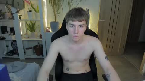 Snapshot of slippery_baby chatting on 12, 2, 2025 Mila online show from 12, 2, 2025