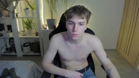 Snapshot of slippery_baby chatting on 21, 2, 2025 Mila online show from 21, 2, 2025