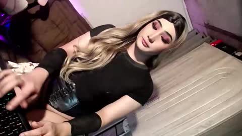 Snapshot of slut_bigcock chatting on 4, 5, 2026 Nathalie online show from 4, 5, 2026