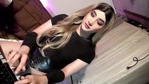 Snapshot of slut_bigcock chatting on 20, 5, 2026 Nathalie online show from 20, 5, 2026