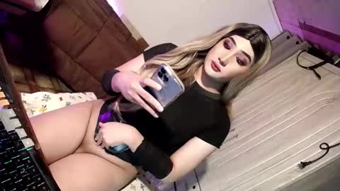 Snapshot of slut_bigcock chatting on 22, 5, 2026 Nathalie online show from 22, 5, 2026