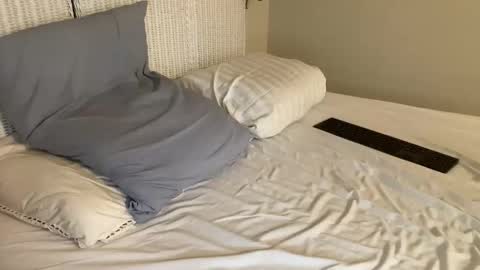 slut online show from 15, 3, 2026