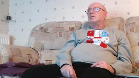 Snapshot of smallsteve562 chatting on 29, 10, 2025 Steve online show from 29, 10, 2025