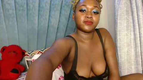 smiley_berry online show from 20, 11, 2025