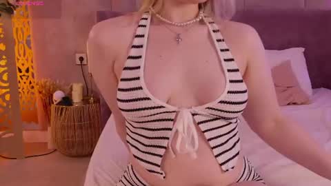 Snapshot of smiley_mia_ chatting on 8, 7, 2026 Mia online show from 8, 7, 2026