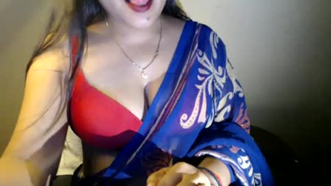 Snapshot of smiley_queen99 chatting on 13, 7, 2026 smiley online show from 13, 7, 2026