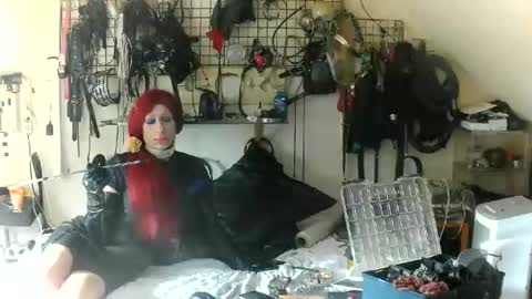 smokeslut365 online show from 5, 7, 2026