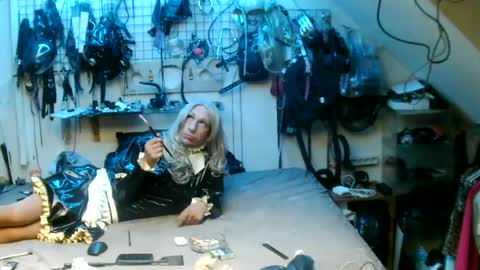 smokeslut365 online show from 18, 7, 2026