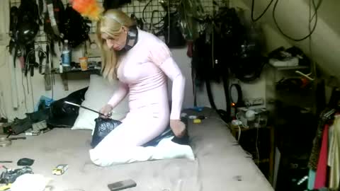 smokeslut365 online show from 24, 7, 2026