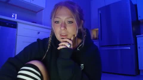 sneakyalicek online show from 1, 10, 2025