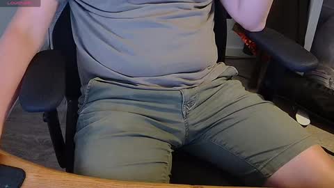 Snapshot of sneakybill82 chatting on 27, 5, 2026 Sneakybill online show from 27, 5, 2026