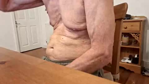 Snapshot of snooty05 chatting on 17, 10, 2025 Snooty online show from 17, 10, 2025