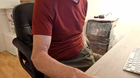 Snapshot of snooty05 chatting on 8, 11, 2025 Snooty online show from 8, 11, 2025