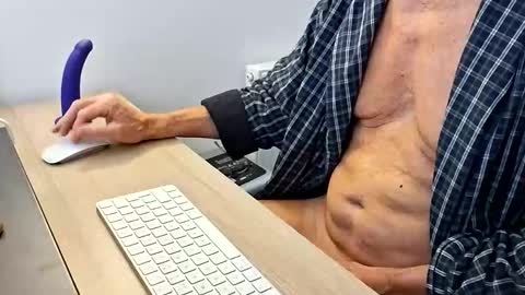 Snapshot of snootyagain chatting on 28, 4, 2026 snootyagain online show from 28, 4, 2026