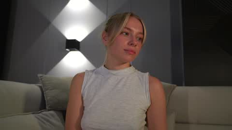 Candice Snow online show from 23, 1, 2025