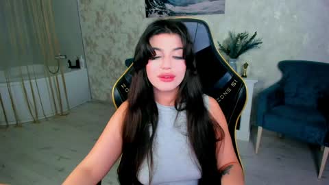 Snapshot of snowingwinter chatting on 18, 5, 2026 snowingwinter online show from 18, 5, 2026