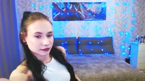 SnowWhate 00 online show from 6, 4, 2026