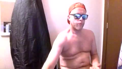 Snapshot of socalspun619 chatting on 19, 4, 2026 Cloudy Cock online show from 19, 4, 2026