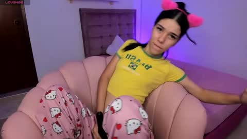 Snapshot of sofi_perezz chatting on 3, 2, 2025 sofi online show from 3, 2, 2025