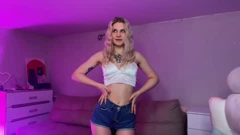 Snapshot of sofia_kenwood_ chatting on 8, 2, 2026 Sofia online show from 8, 2, 2026