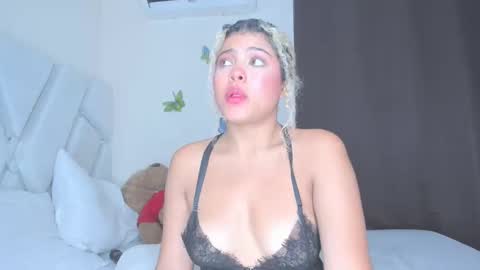 sofiacastillo01 online show from 5, 4, 2026