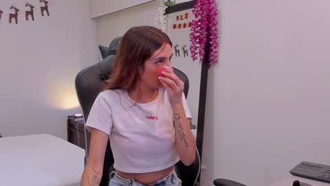 Snapshot of sofiarouge_ chatting on 20, 12, 2024 Sofia Help me reach 5K followers online show from 20, 12, 2024