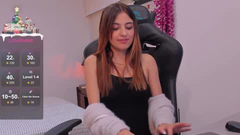Snapshot of sofiarouge_ chatting on 4, 1, 2025 Sofia Help me reach 5K followers online show from 4, 1, 2025