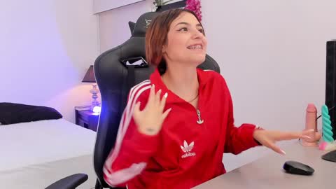 Snapshot of sofiarouge_ chatting on 27, 1, 2025 Sofia Help me reach 5K followers online show from 27, 1, 2025