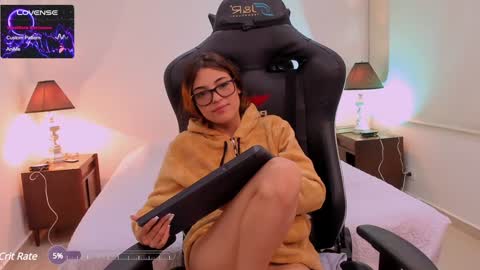 Snapshot of sofiarouge_ chatting on 31, 1, 2025 Sofia Help me reach 5K followers online show from 31, 1, 2025
