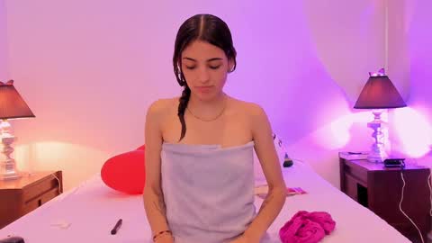 Snapshot of sofiarouge_ chatting on 14, 2, 2025 Sofia Help me reach 5K followers online show from 14, 2, 2025