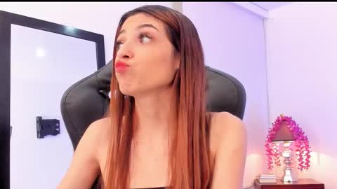 Snapshot of sofiarouge_ chatting on 23, 9, 2025 Sofia Help me reach 5K followers online show from 23, 9, 2025