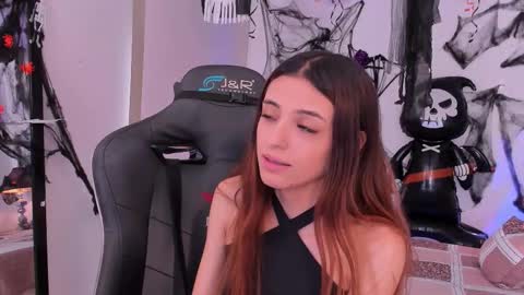 Snapshot of sofiarouge_ chatting on 6, 10, 2025 Sofia Help me reach 5K followers online show from 6, 10, 2025