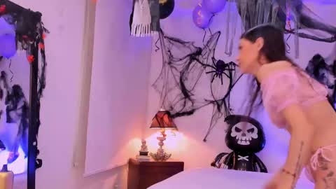 Snapshot of sofiarouge_ chatting on 9, 10, 2025 Sofia Help me reach 5K followers online show from 9, 10, 2025