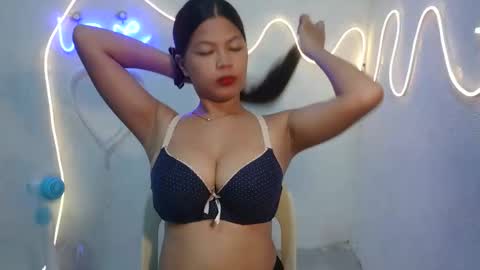 sofie_loorexx online show from 10, 4, 2026