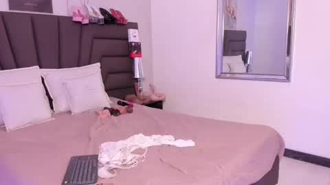 Snapshot of sofiperez_ chatting on 24, 9, 2025 online show from 24, 9, 2025