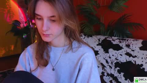 Snapshot of soft_animal chatting on 19, 11, 2025 E online show from 19, 11, 2025