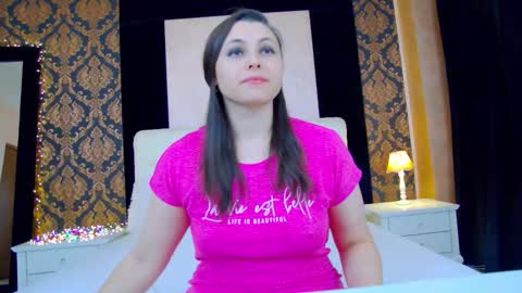 Snapshot of soft_lilly chatting on 5, 11, 2025 Lilly online show from 5, 11, 2025