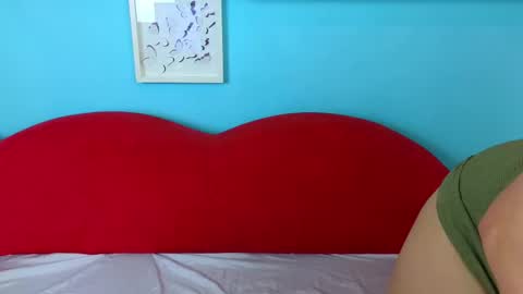 Snapshot of soft_lilly chatting on 14, 11, 2025 Lilly online show from 14, 11, 2025