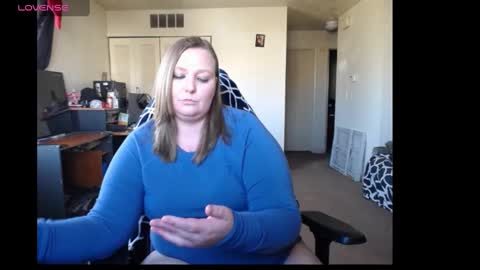 Snapshot of softerpeaches chatting on 5, 12, 2024 Rose online show from 5, 12, 2024