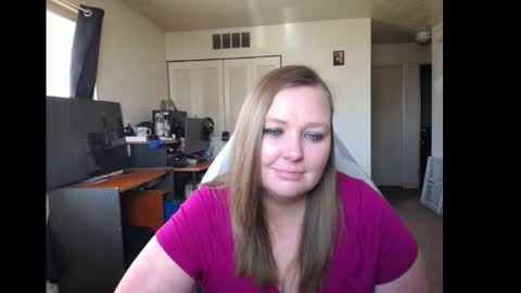 Snapshot of softerpeaches chatting on 12, 3, 2025 Rose online show from 12, 3, 2025