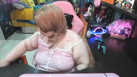 Snapshot of softie_sofy chatting on 17, 10, 2025 Sofie online show from 17, 10, 2025