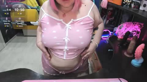 Snapshot of softie_sofy chatting on 6, 11, 2025 Sofie online show from 6, 11, 2025