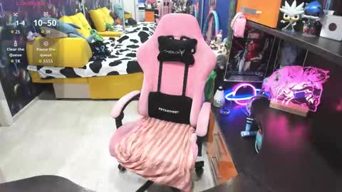 Snapshot of softie_sofy chatting on 9, 11, 2025 Sofie online show from 9, 11, 2025