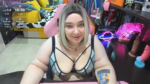 Snapshot of softie_sofy chatting on 20, 11, 2025 Sofie online show from 20, 11, 2025