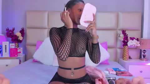   online show from 28, 11, 2025