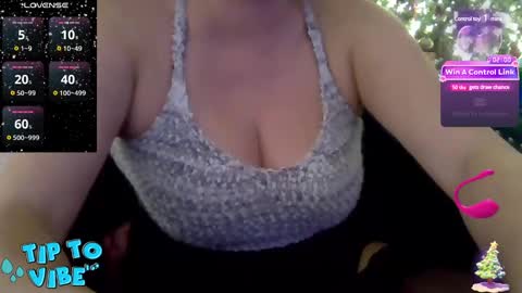 Snapshot of solesticia chatting on 17, 12, 2024 solesticia online show from 17, 12, 2024
