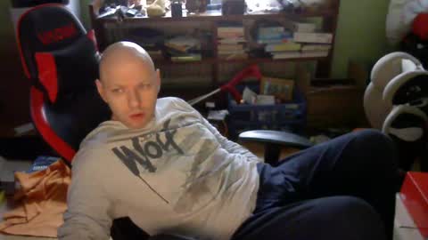 Snapshot of songoku81 chatting on 11, 12, 2024 Tom online show from 11, 12, 2024