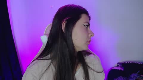 Snapshot of sophi_oo chatting on 8, 11, 2025 sophi_oo online show from 8, 11, 2025